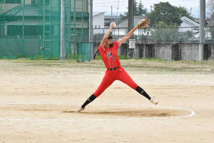 天理大学ソフトボール部がハワイ大学ヒロ校ソフトボールチーム