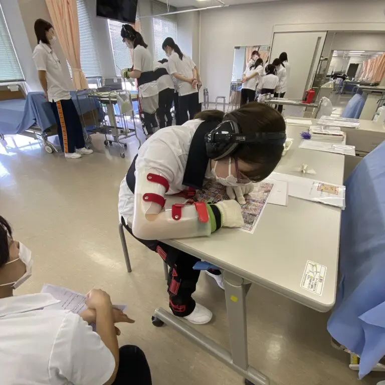 授業紹介：老年看護学～高齢者看護方法論～】 | 天理大学